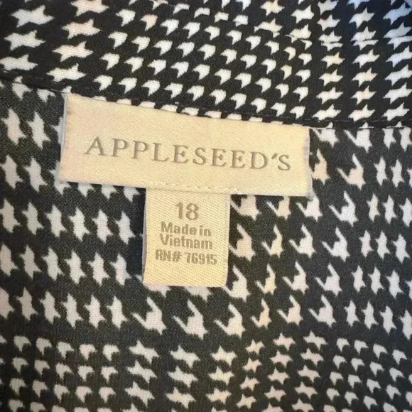 Black and White Women’s Appleseed’s Button Up - Picture 4 of 6